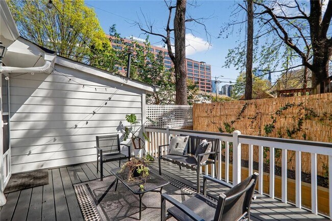 Building Photo - 1267 Lyle Pl NW