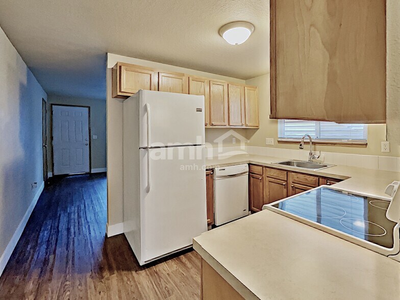 Building Photo - 16989 SW Cashew Way