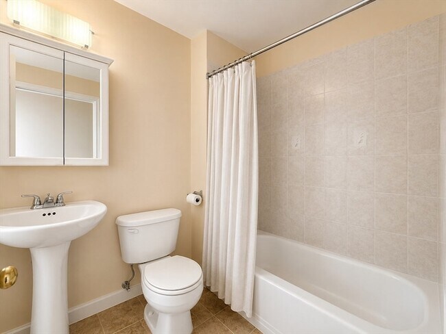 Building Photo - 1304-1312 Commonwealth Avenue Unit 6