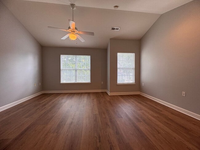 Building Photo - 2BR 2.5BA Townhome with Screened Porch