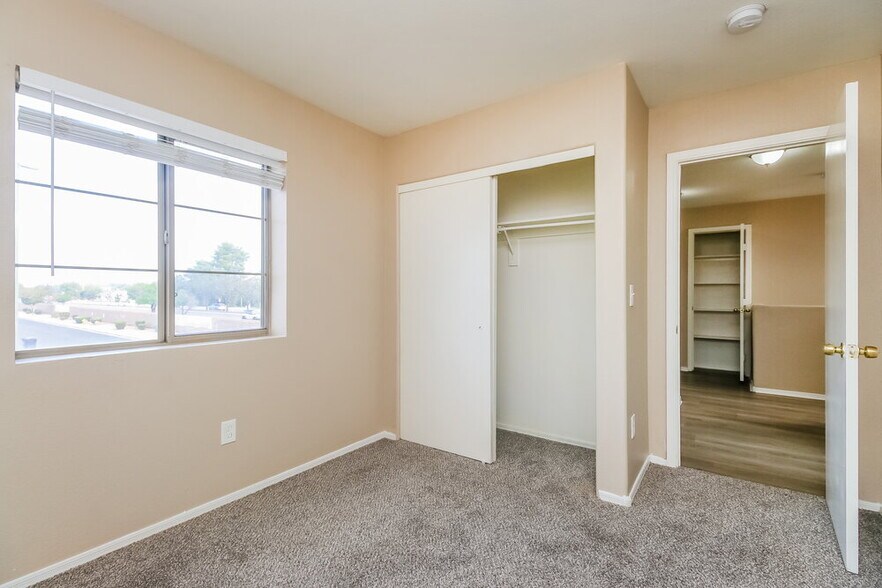 Building Photo - 1575 E Baylor Ln