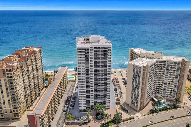 Building Photo - 3140 S Ocean Dr