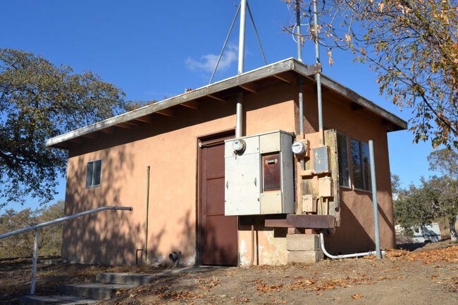 Laundry & Bathroom/Shower Room - Ponderosa Trailer Park