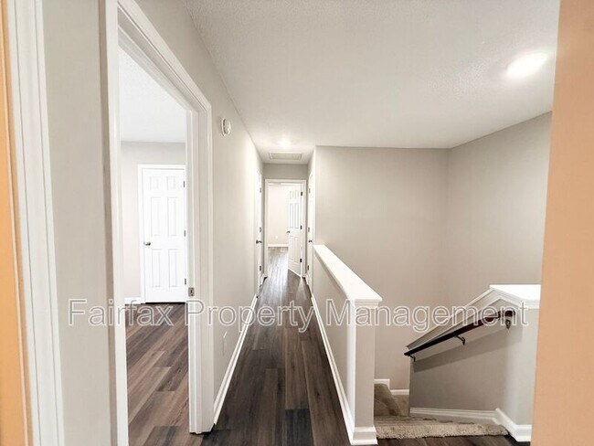 Building Photo - 201 Ridge Lake Dr