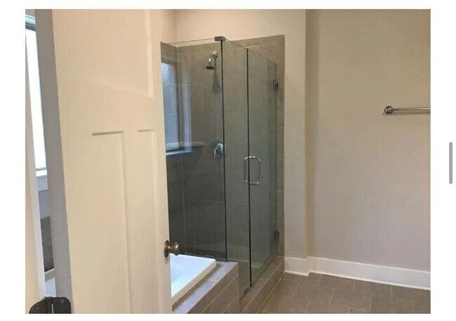 Building Photo - Luxury Townhome in Prime Location