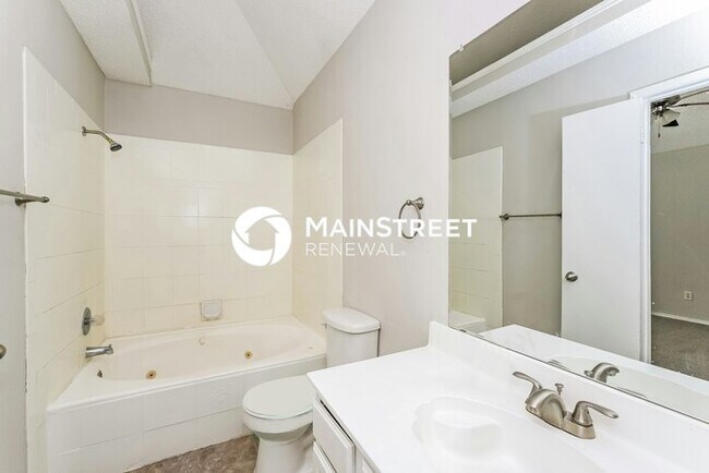 Building Photo - 3 Bedroom Pet-Friendly Home in Fort Worth,...