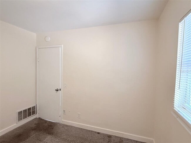 Building Photo - 1543 43rd St S