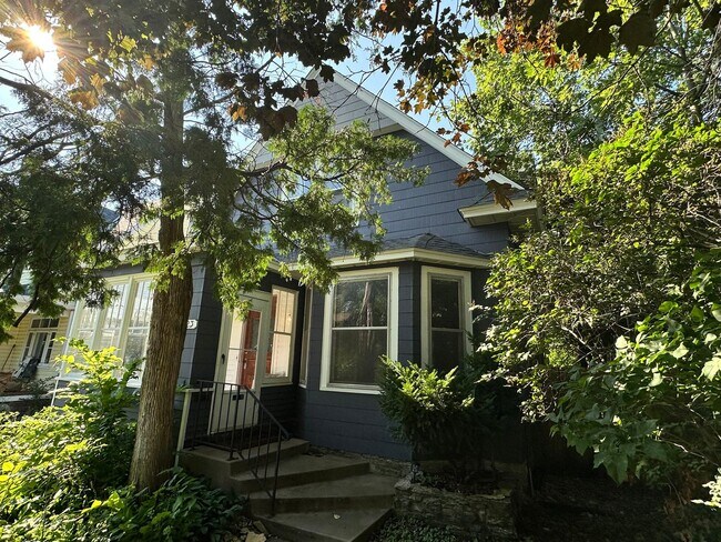 Building Photo - Fully Furnished 3 Bedroom Historic Home in Minneapolis