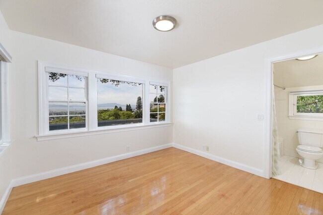Building Photo - Nostalgic & Beautiful 3-Bedroom Home with ...