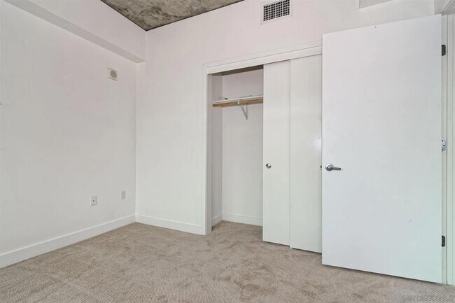 Building Photo - 801 Ash St