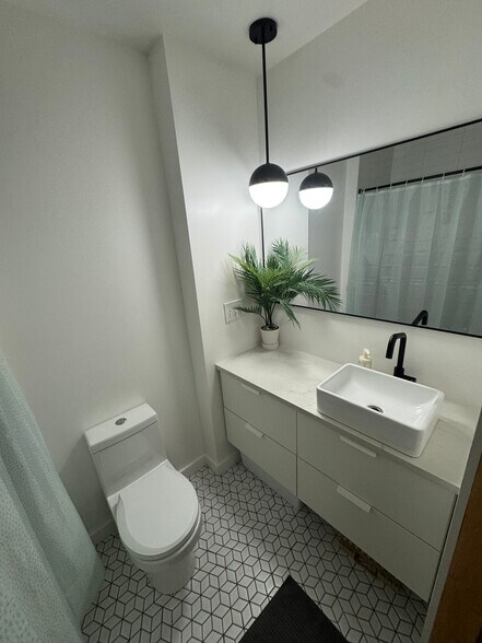 Building Photo - 1207 Jenifer St