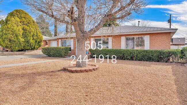 Building Photo - 2426 Hendola Dr NE