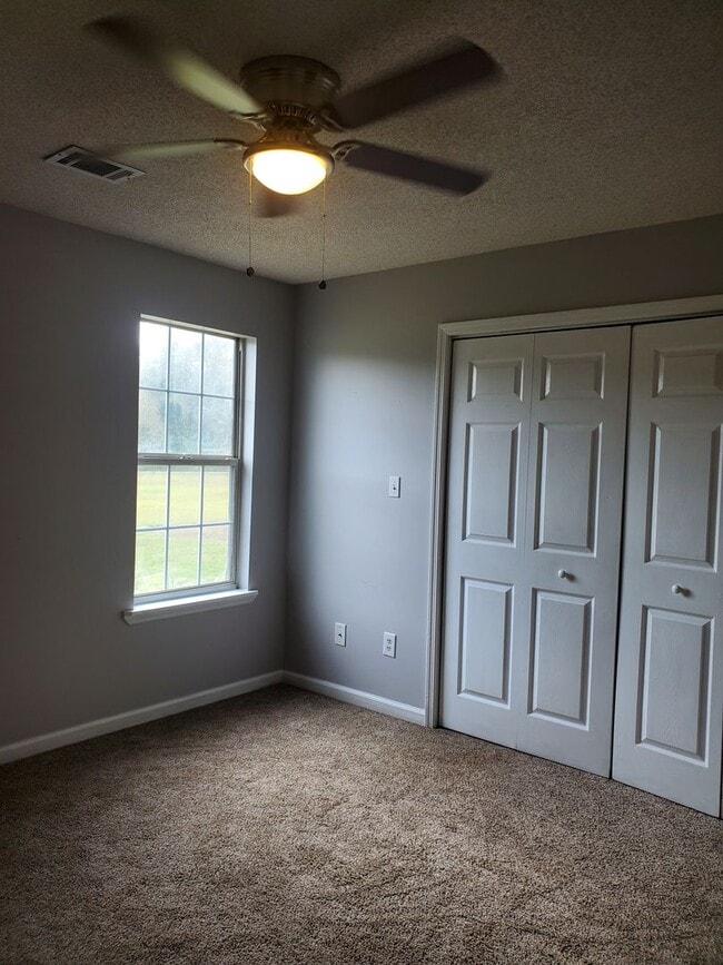 Building Photo - 709 Macey St