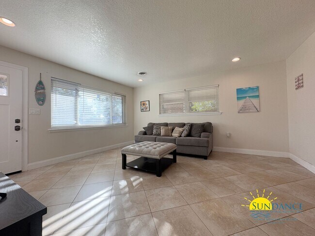 Building Photo - Gorgeous 3 Bedroom Home in Fort Walton Beach!