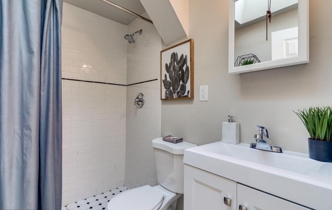 Building Photo - 2 Bedroom House Available With 2 car parking Northern Liberties