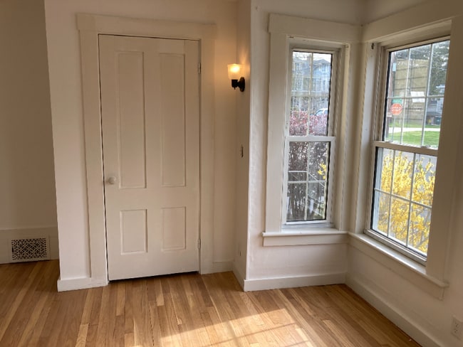 Building Photo - 8 Horne St