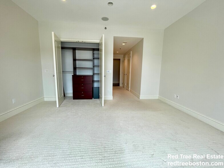 Building Photo - 1 Charles St S