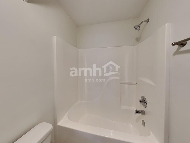 Building Photo - 1725 Kinsale Ave