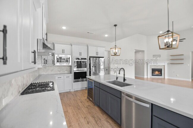 Building Photo - 28080 Woodland Bend Way