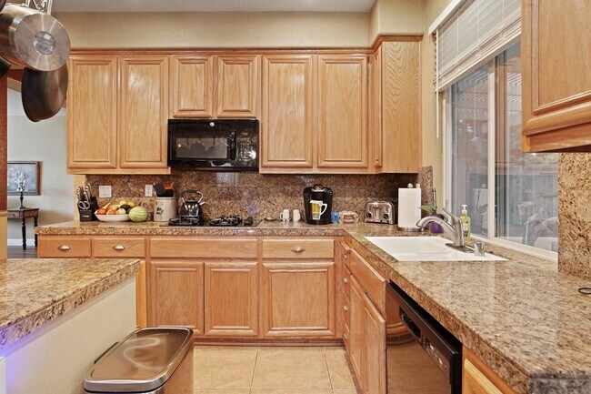 Building Photo - 549 Glenbriar Cir