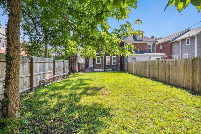 Building Photo - 921 Linwood Ave