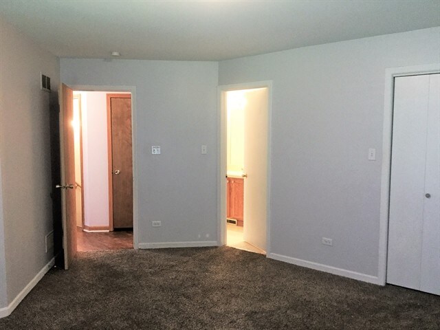 Building Photo - 262 Lakeview Ct