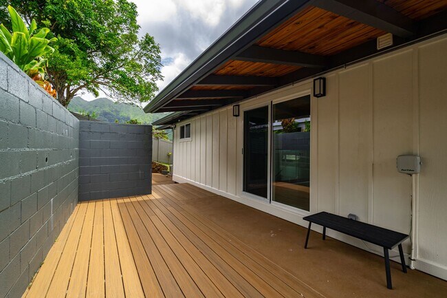 Building Photo - Manoa Valley, 4 bedroom, 3 bath, Fully Ren...