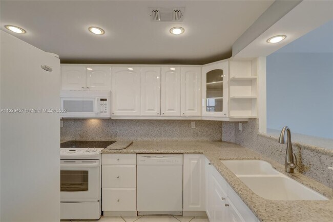 Building Photo - 4501 NE 21st Ave