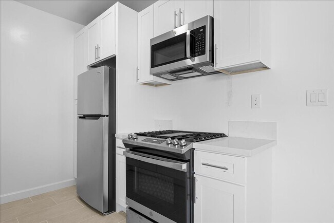 Building Photo - 2464 Penmar Ave