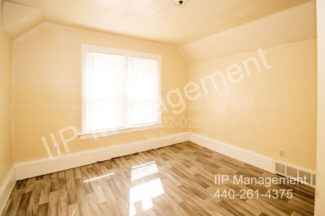 Building Photo - 2142 W 105th St