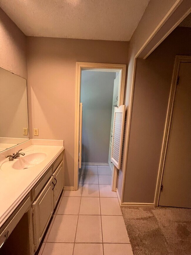 Building Photo - 4 Bedroom 2 Bath 2 Car Garage in Arlington - Excellent Location