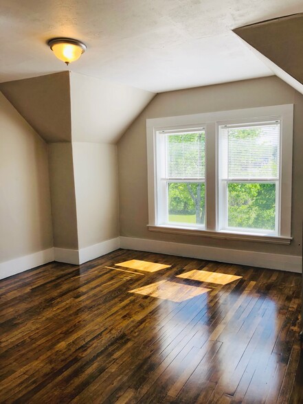 Bedroom 1 (upstairs) - 930 Stillwater Ave