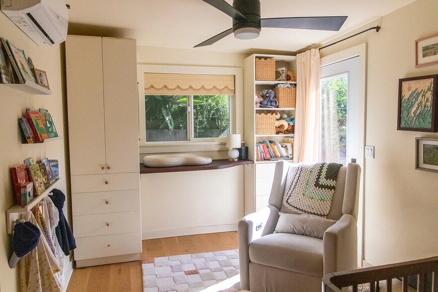 Building Photo - 647 Academy Rd