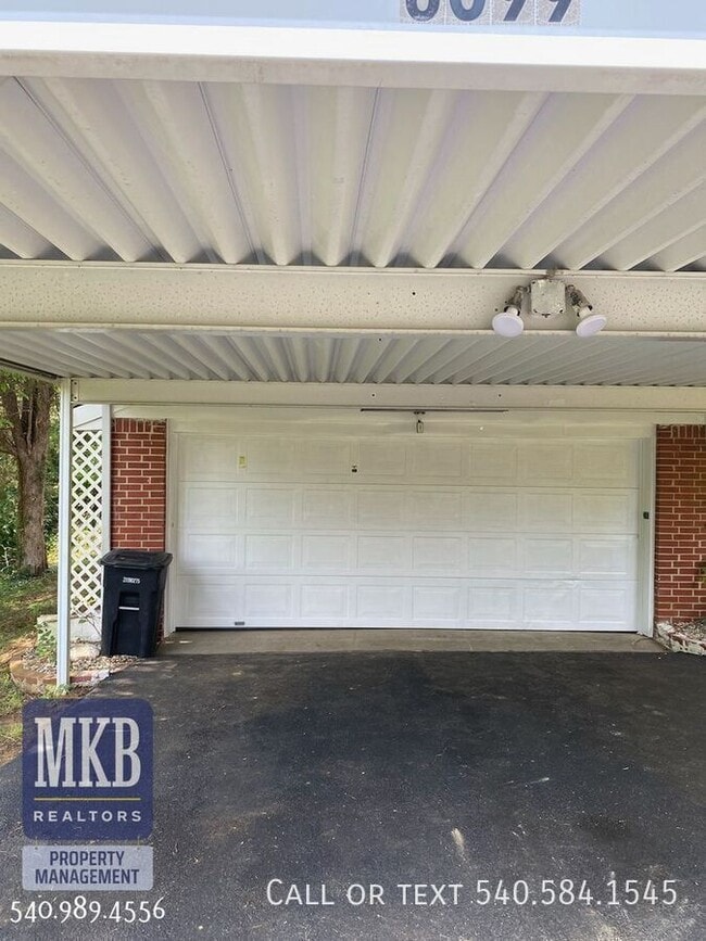 Building Photo - 6099 Franklin Rd