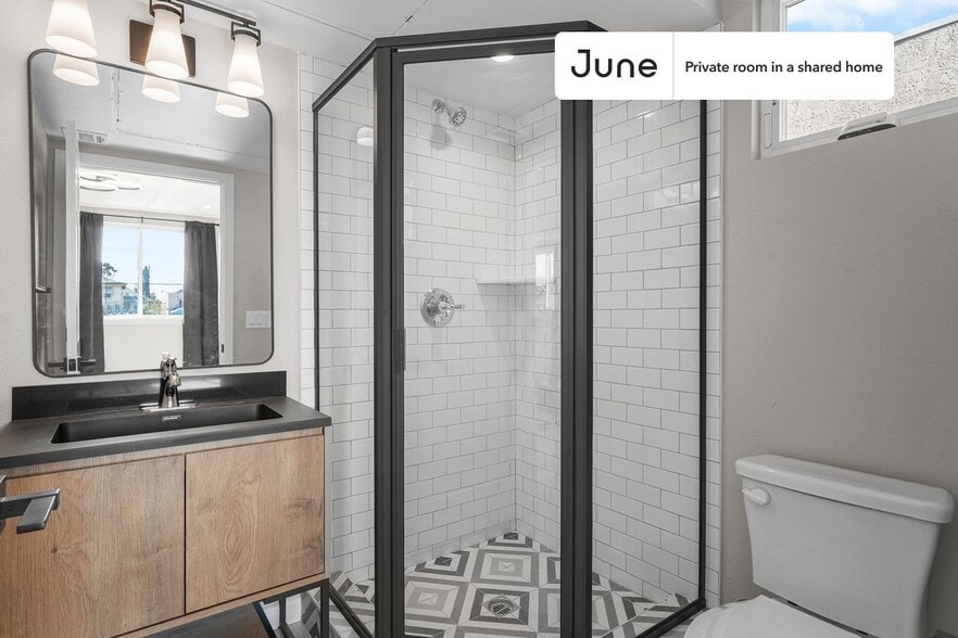 Building Photo - Room in Shared 5 bed/5 bath home in Boyle Heights