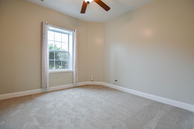 Building Photo - Pet Friendly Four Bedroom with Basement!