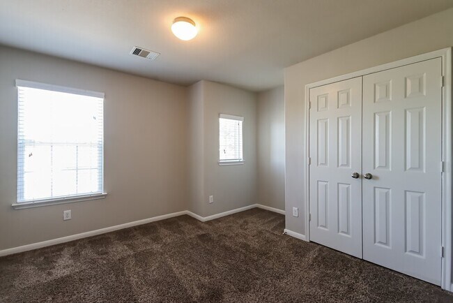 Building Photo - 3355 Allington Ct