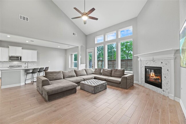 Building Photo - 2411 Jitterbug Ln