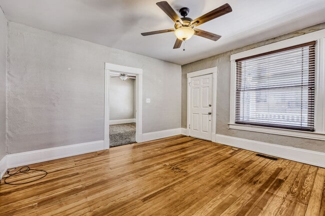 Building Photo - LOCATION LOCATION!! Beautiful 2-bed 1-bath duplex located in the highly desirable West Highlands ...