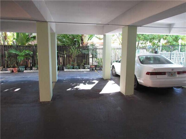 Building Photo - 1220 71st St