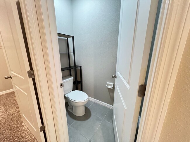 Building Photo - Modern 4-Bedroom Smart Home in Belleview – No HOA Application Required