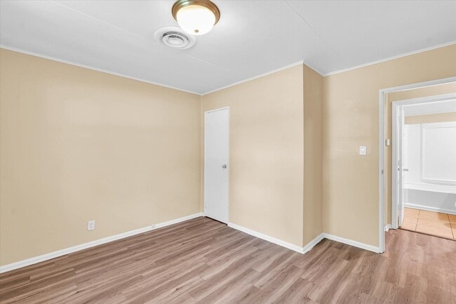 Building Photo - Now Leasing 3-Bedroom, 2-Bath House with Detached Garage for Move in August 1st!