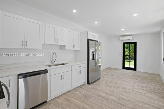 Building Photo - 434 Aragon Ave