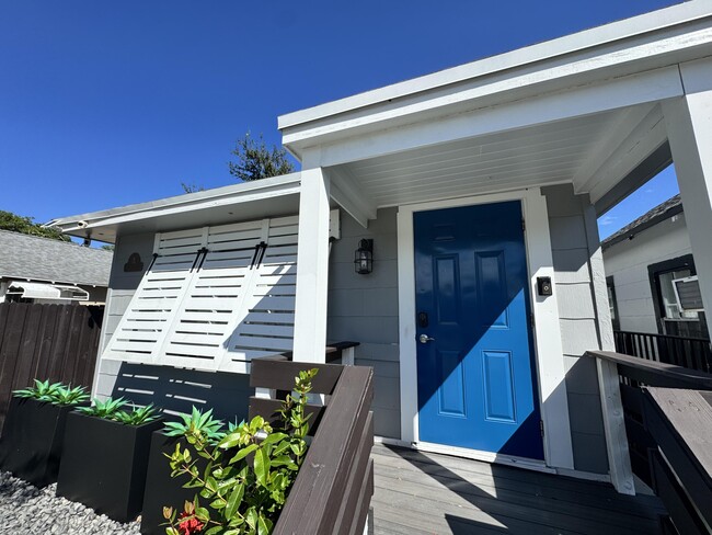 Building Photo - 322 S L St