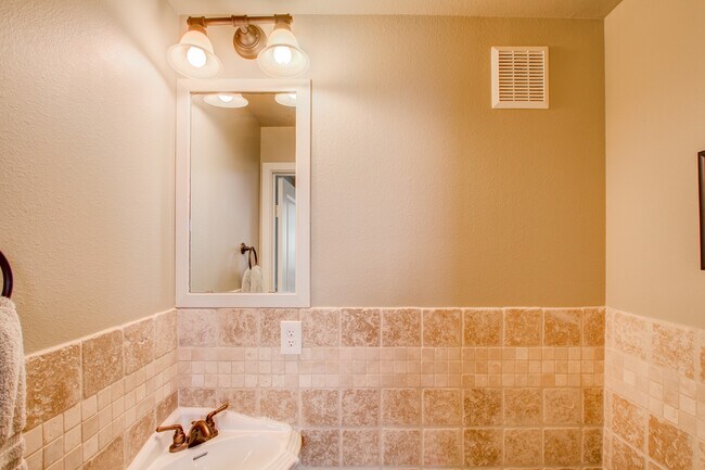 Building Photo - 1862 Summit Ave