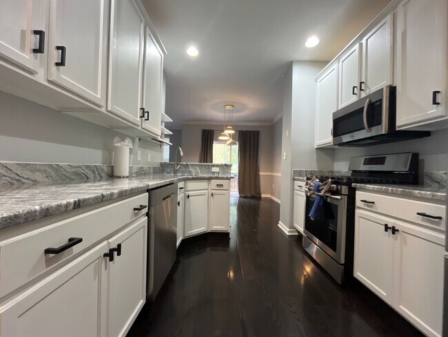 Building Photo - Spacious 3-bedroom, 2.5-bath home in Parkland school district!