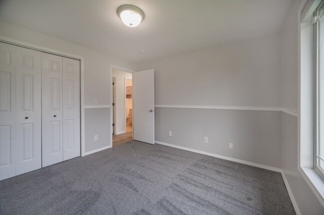 Building Photo - Living & Family Room! Freshly updated!