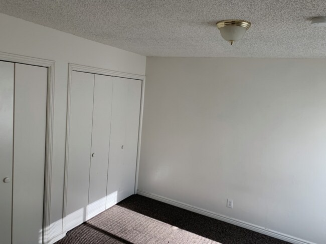 Building Photo - 835 E 275 N