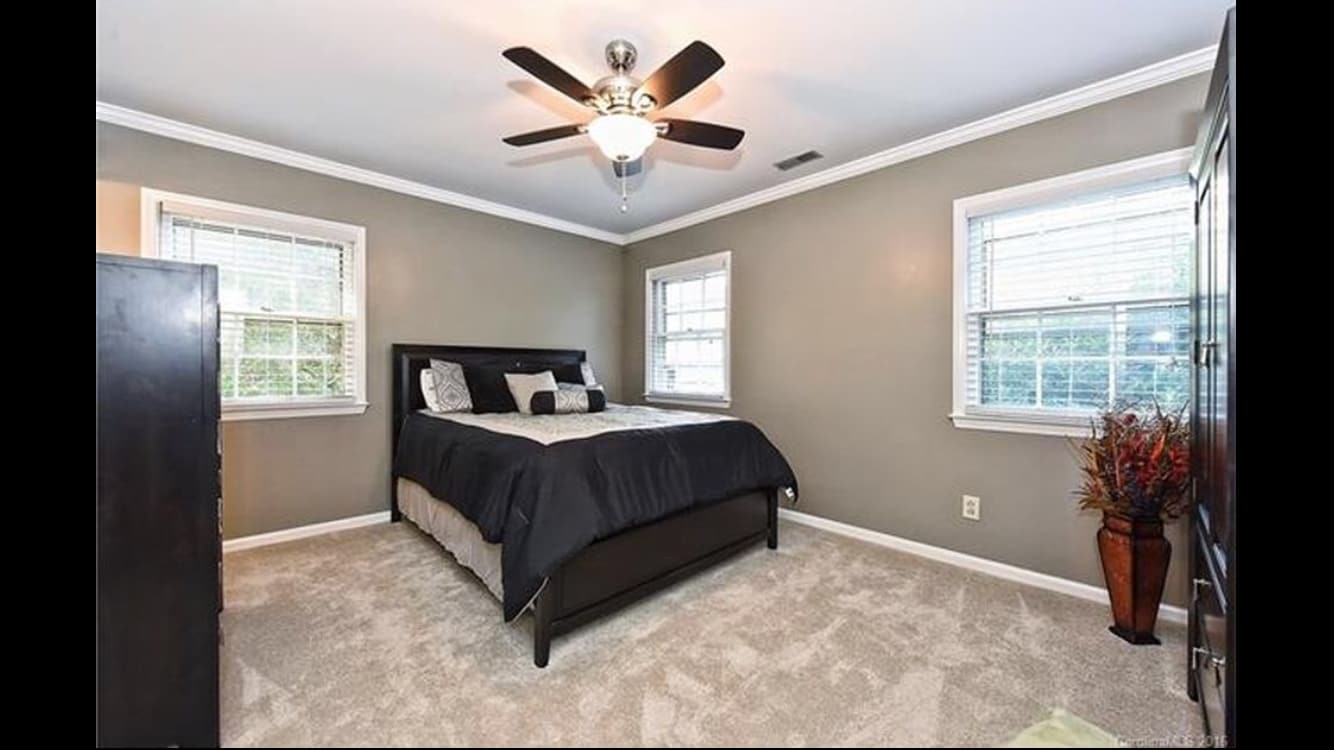 Building Photo - 3300 Selwyn Farms La