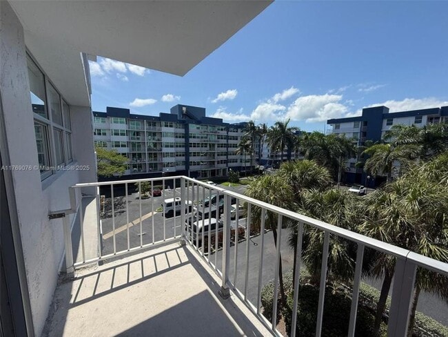Building Photo - 2 bedroom in north miami Beach FL 33160